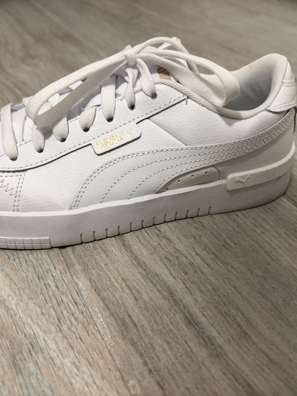 LIKE NEW! Women's PUMA White Leather Court Sneaker - 6.5